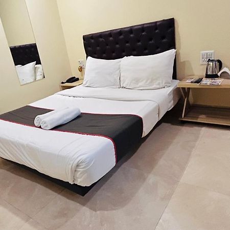 U Life Hotel Mumbai Luaran gambar