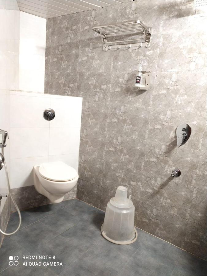 U Life Hotel Mumbai Luaran gambar