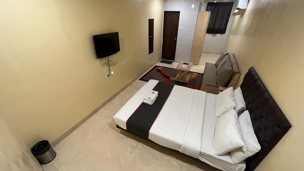 U Life Hotel Mumbai Luaran gambar