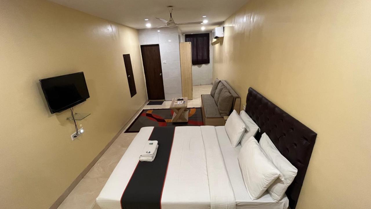 U Life Hotel Mumbai Luaran gambar