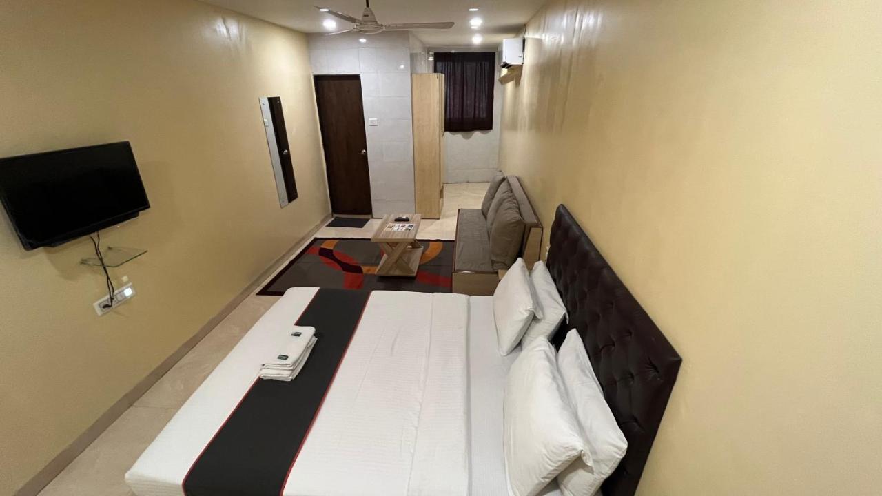 U Life Hotel Mumbai Luaran gambar
