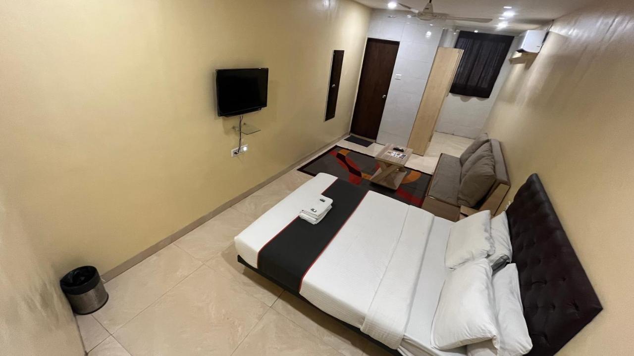 U Life Hotel Mumbai Luaran gambar
