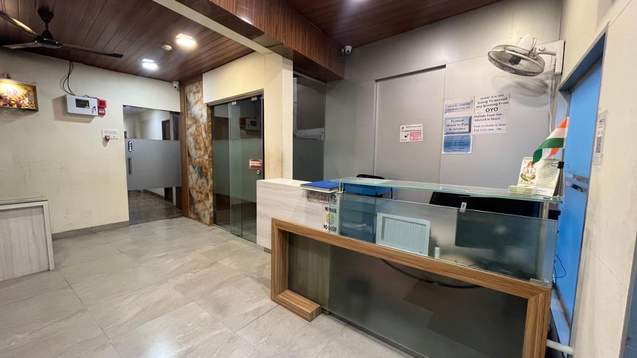 U Life Hotel Mumbai Luaran gambar