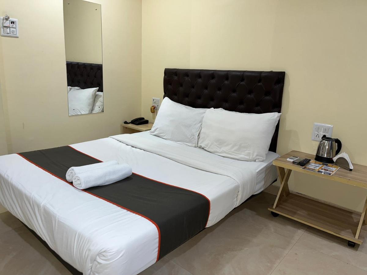 U Life Hotel Mumbai Luaran gambar