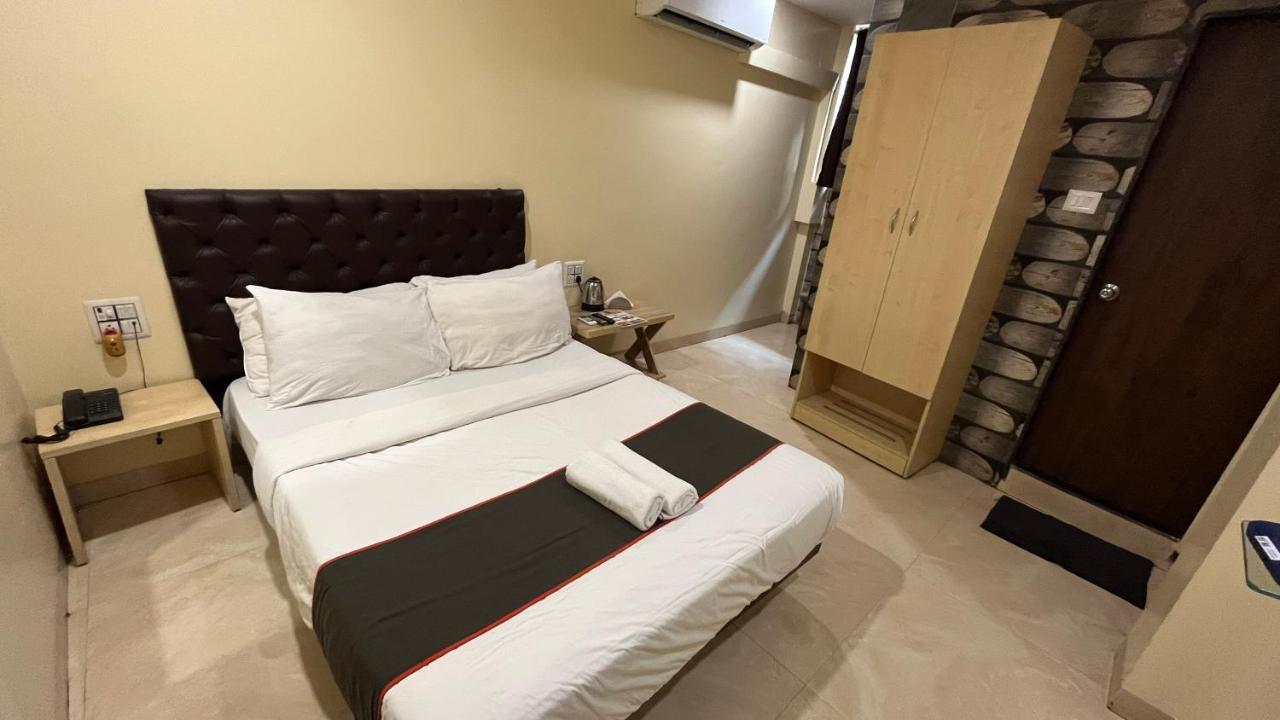 U Life Hotel Mumbai Luaran gambar
